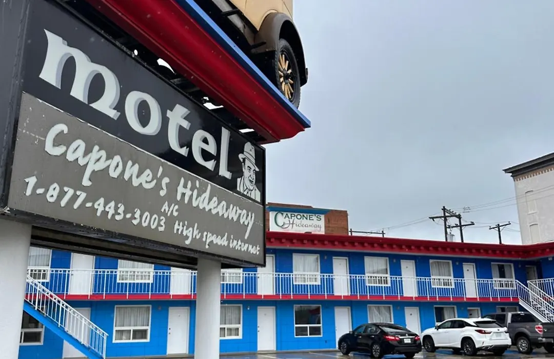 Capone'S Hideaway Motel-1