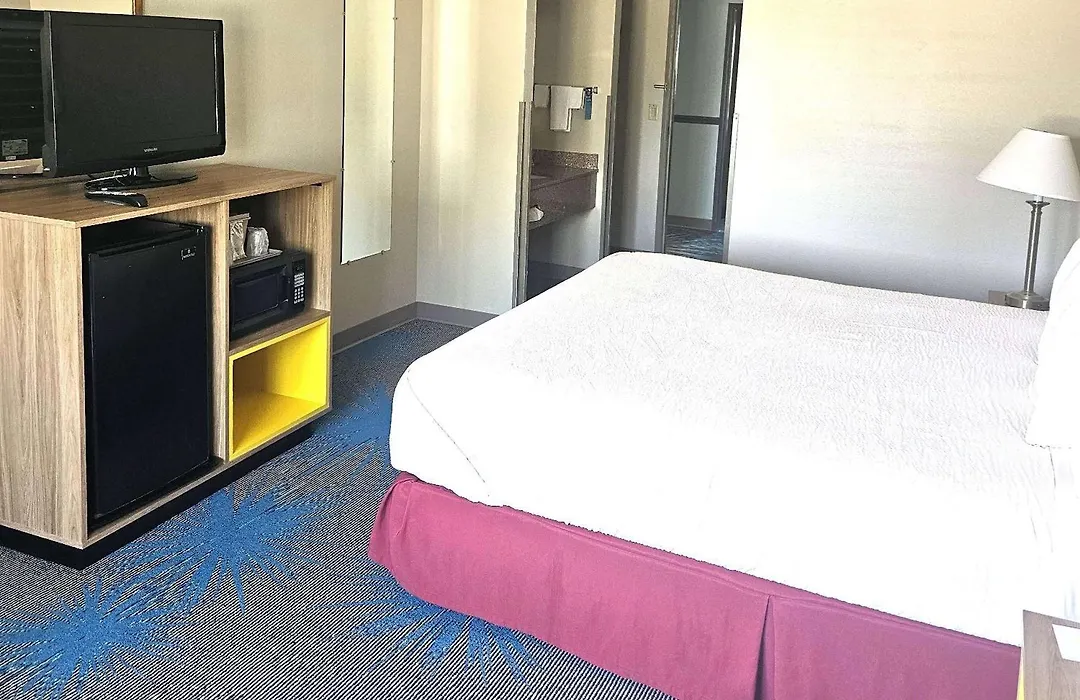 Days Inn By Wyndham North Sioux City-1
