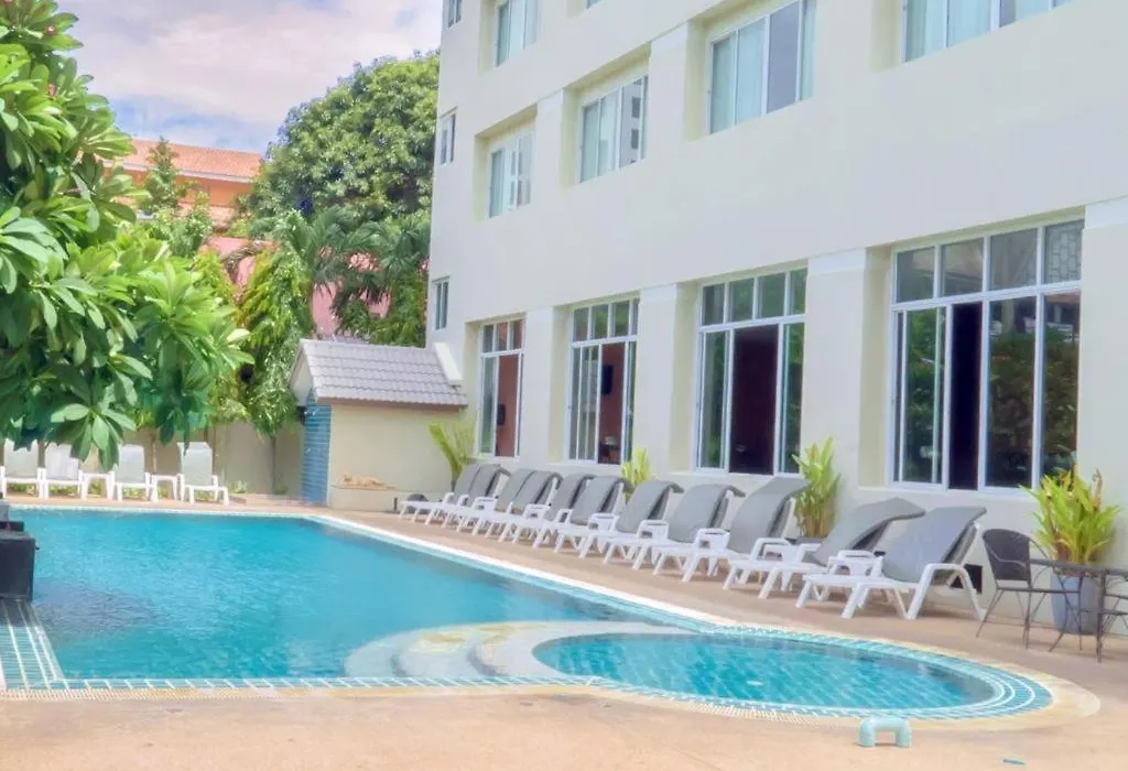 Crown Pattaya Beach Hotel-1