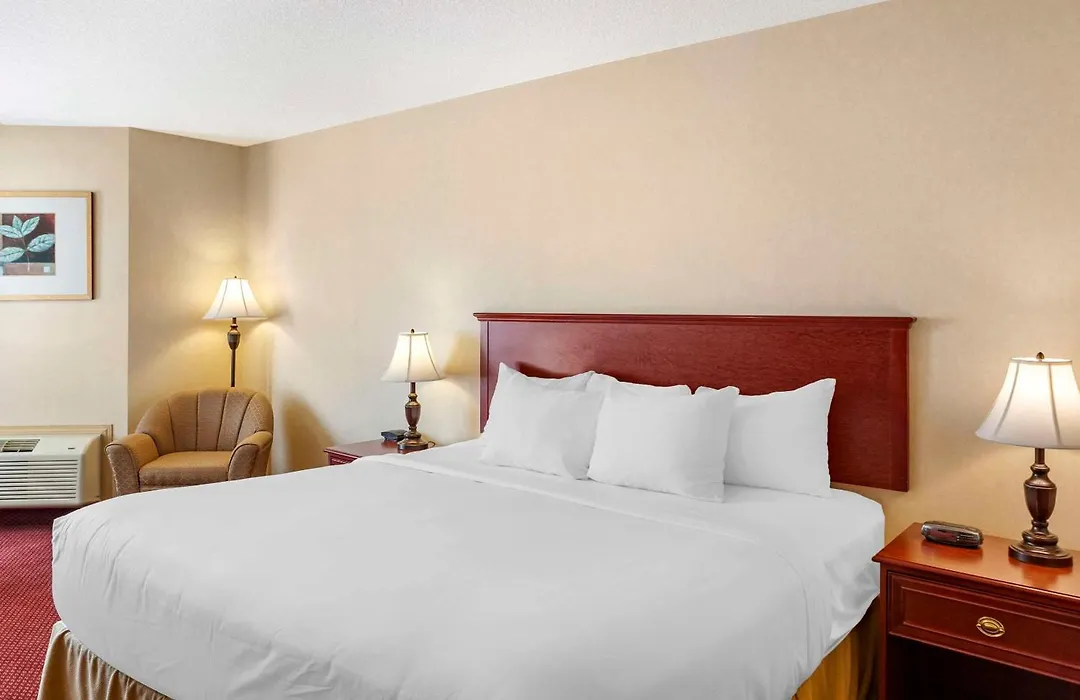 Quality Inn & Suites Edmonton International Airport-1