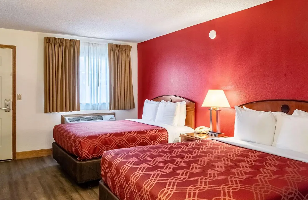 Econo Lodge Inn & Suites Madras-1