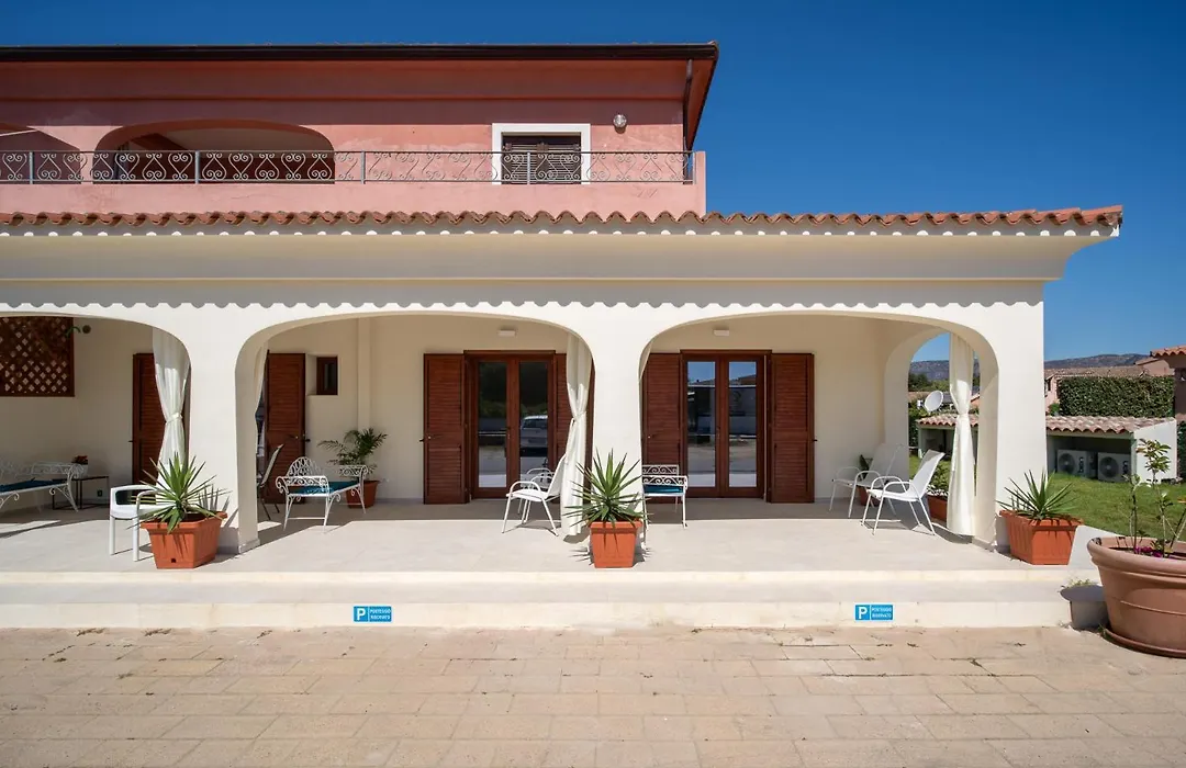 Ambra Holiday Rooms - Rooms & Beach-1