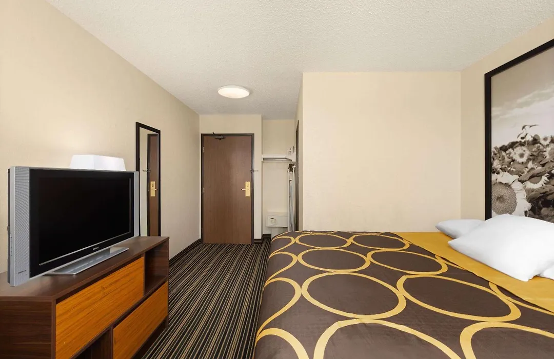 Super 8 By Wyndham Dodge City-1