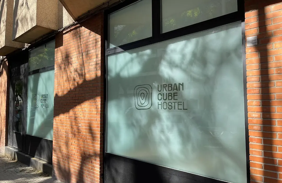 Urban Cube Hostel Sevilla-1