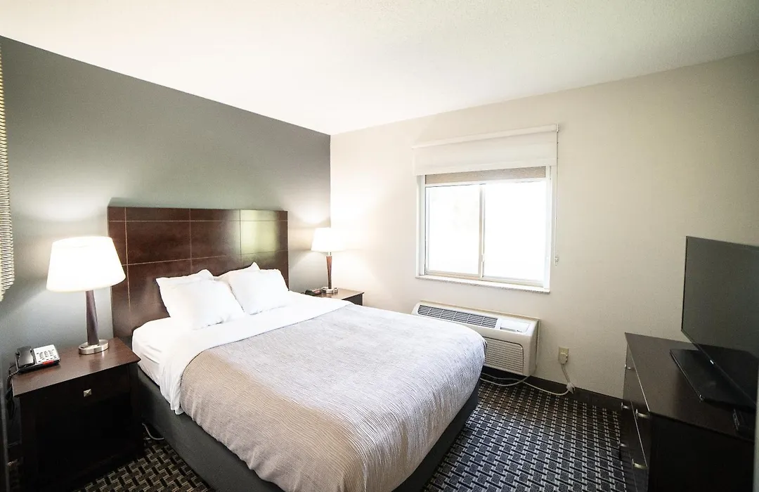 Quality Inn & Suites Watertown Near Prairie Lakes Ice Arena-1