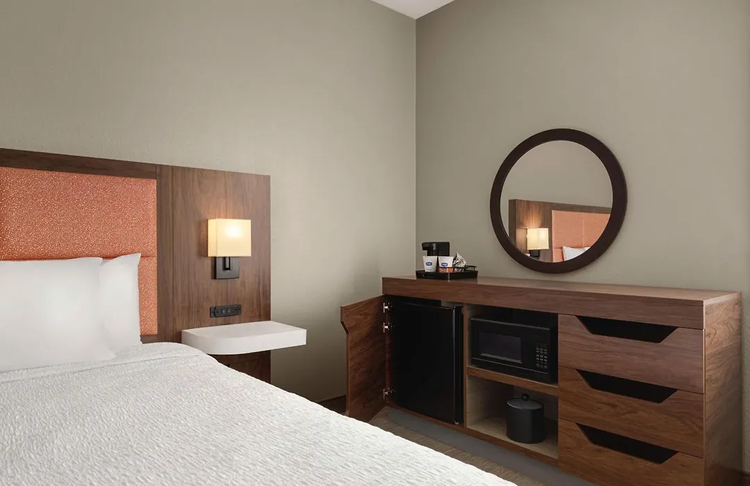 Hampton Inn Charlottesville-1