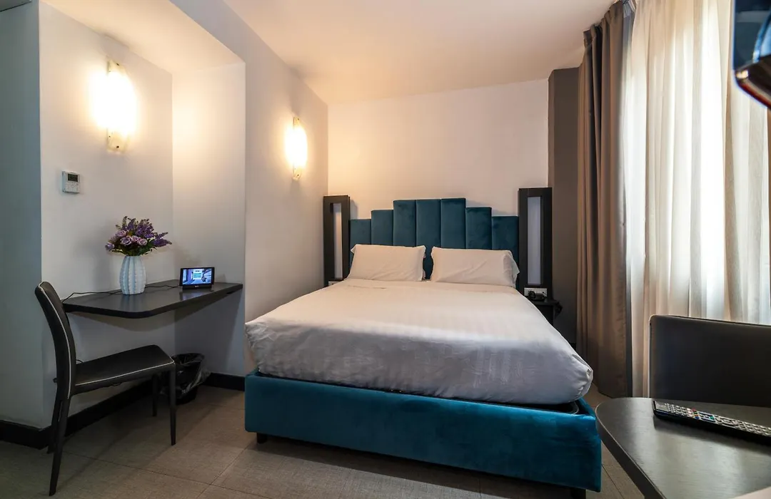 Golden Hotel-1