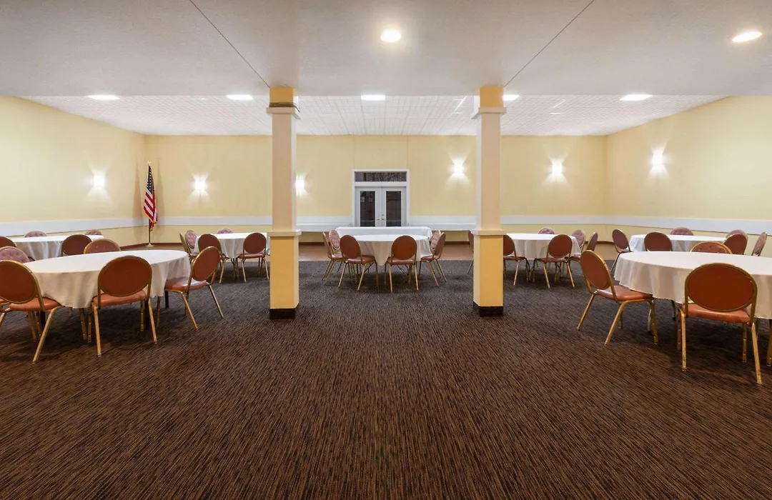 Days Inn By Wyndham Hutchinson-1