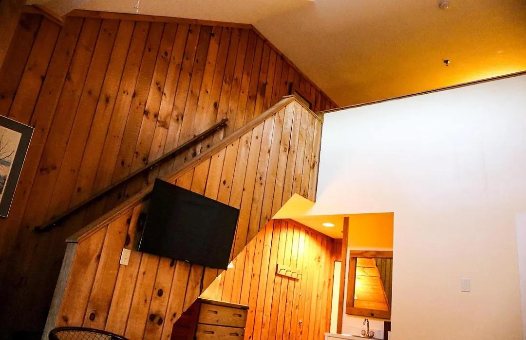 Snowy Owl Inn-1
