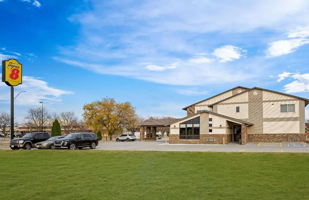 Super 8 By Wyndham Waverly-1