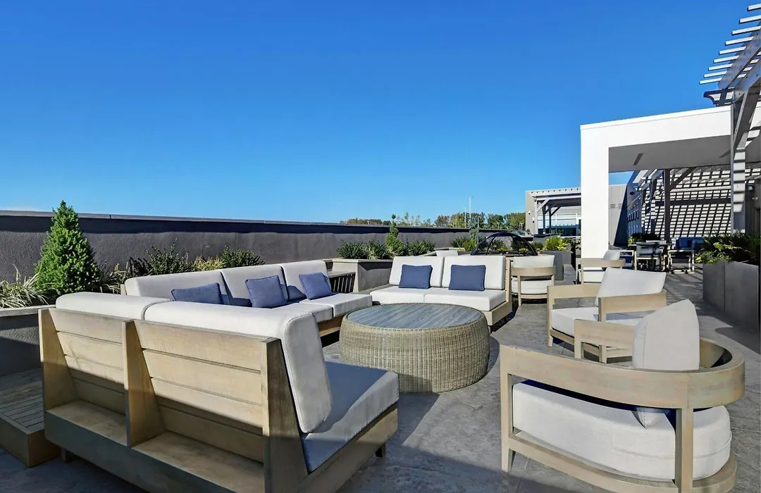 Courtyard By Marriott Hamilton-1
