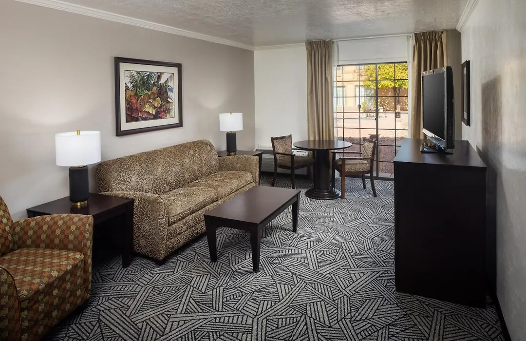 Wyndham Tucson Airport Hotel & Conference Center-1