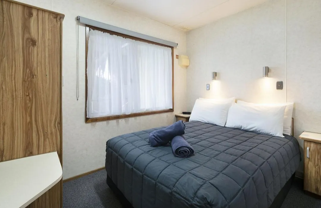 Paradise Palms Caravan Park-1