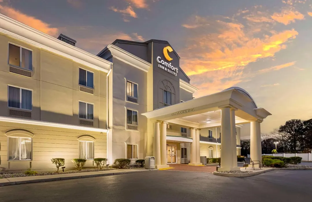 Comfort Inn & Suites Carneys Point - Pennsville-1