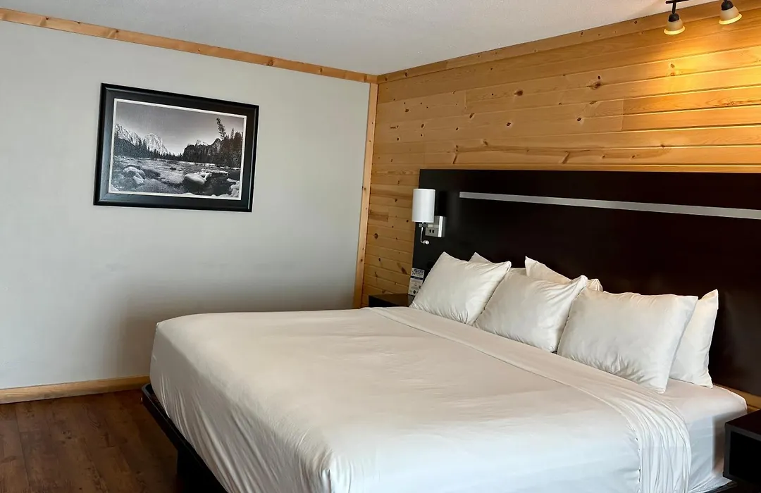 Americas Best Value Inn Wall-1
