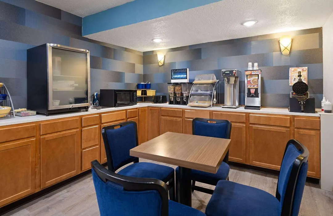 Days Inn & Suites By Wyndham Kokomo-1