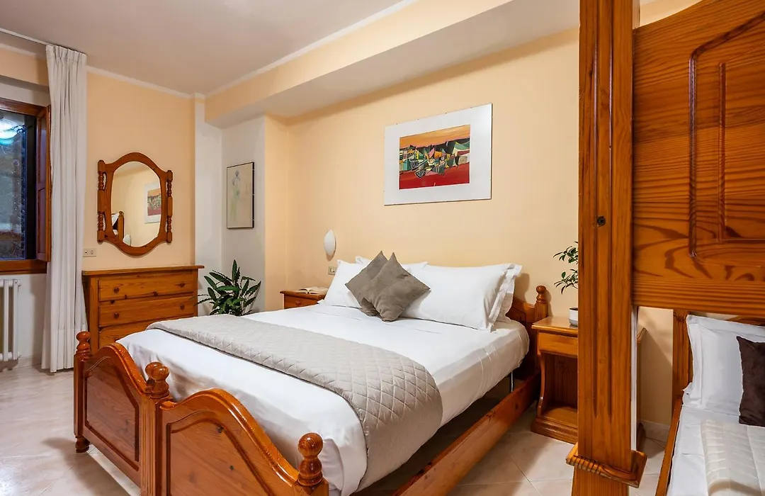 Hotel Iris-1