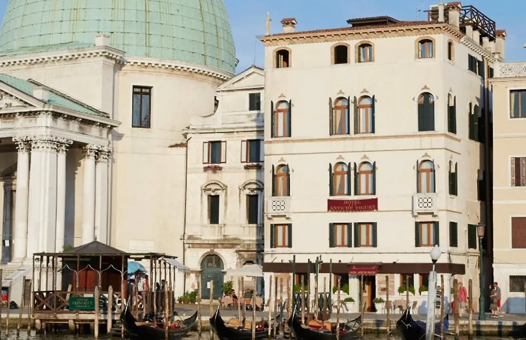 Hotel Antiche Figure-1
