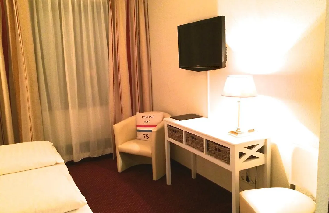 Hotel Waldkur-1