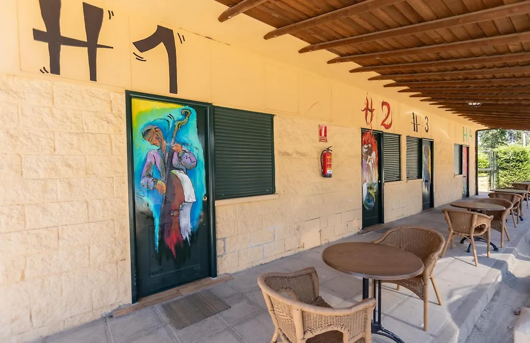 Hostal - Bungalows Camping Cáceres-1