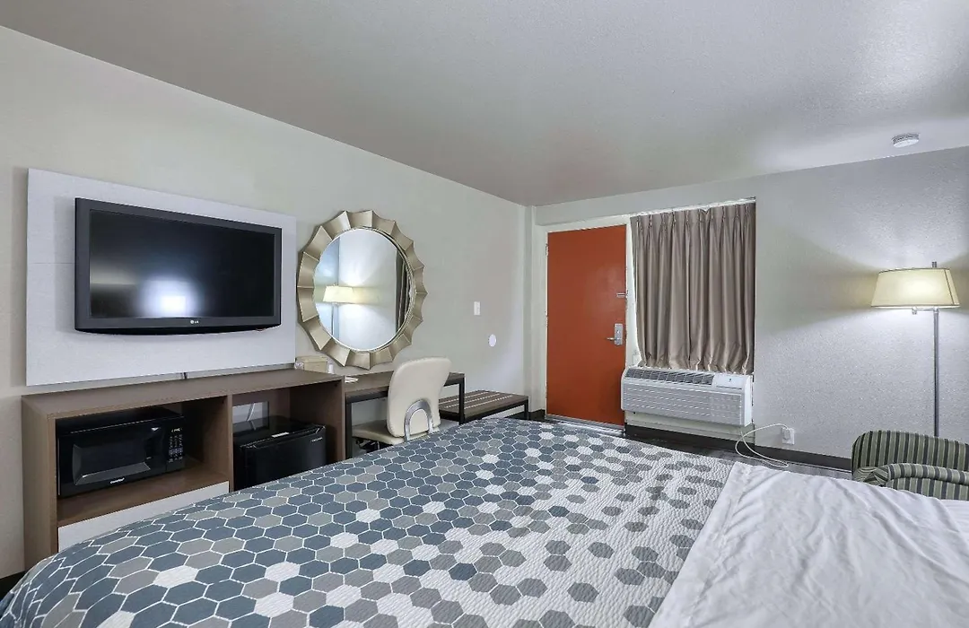 Econo Lodge Neenah-1