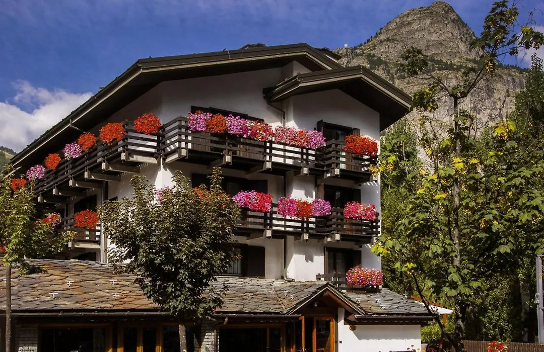 Hotel Les Jumeaux Courmayeur-1