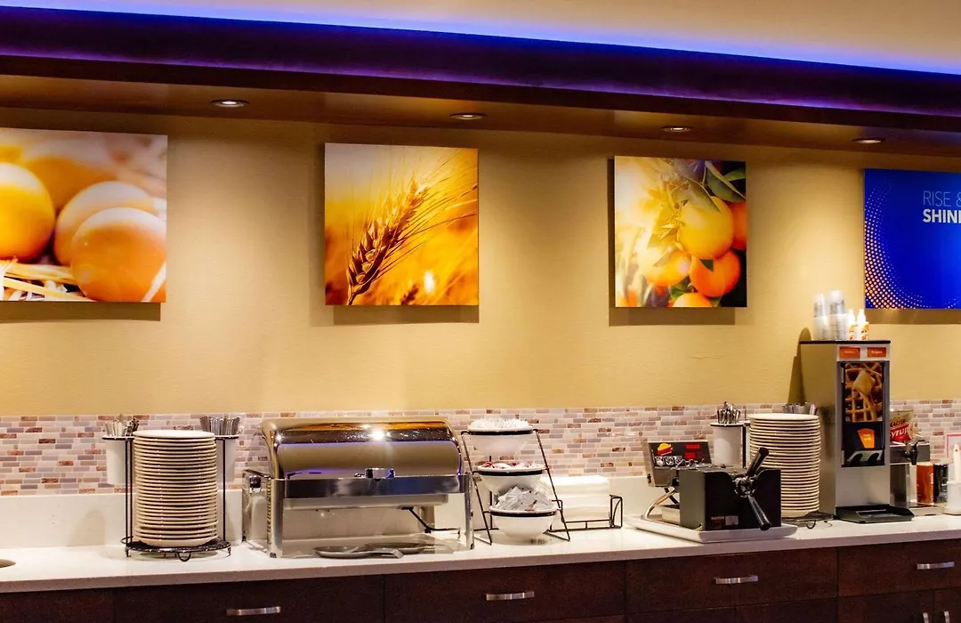 Comfort Inn & Suites Vancouver Downtown City Center-1