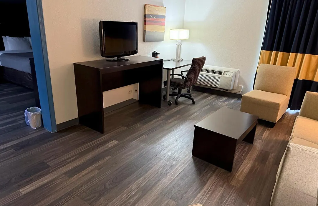 Quality Inn & Suites Banquet Center-1