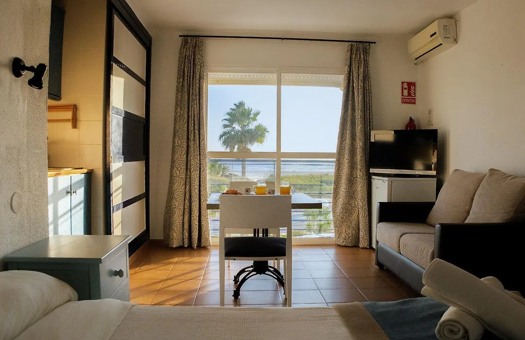 Hotel Playa Conil - Beachfront Studios & Suites-1