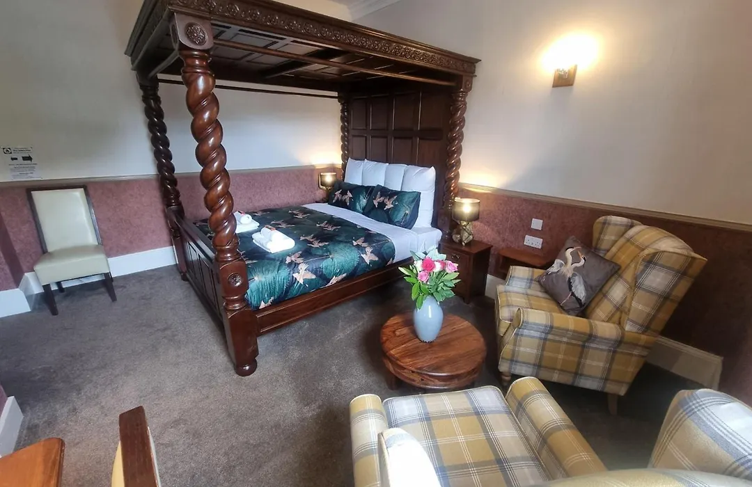 Roy Bridge Hotel-1