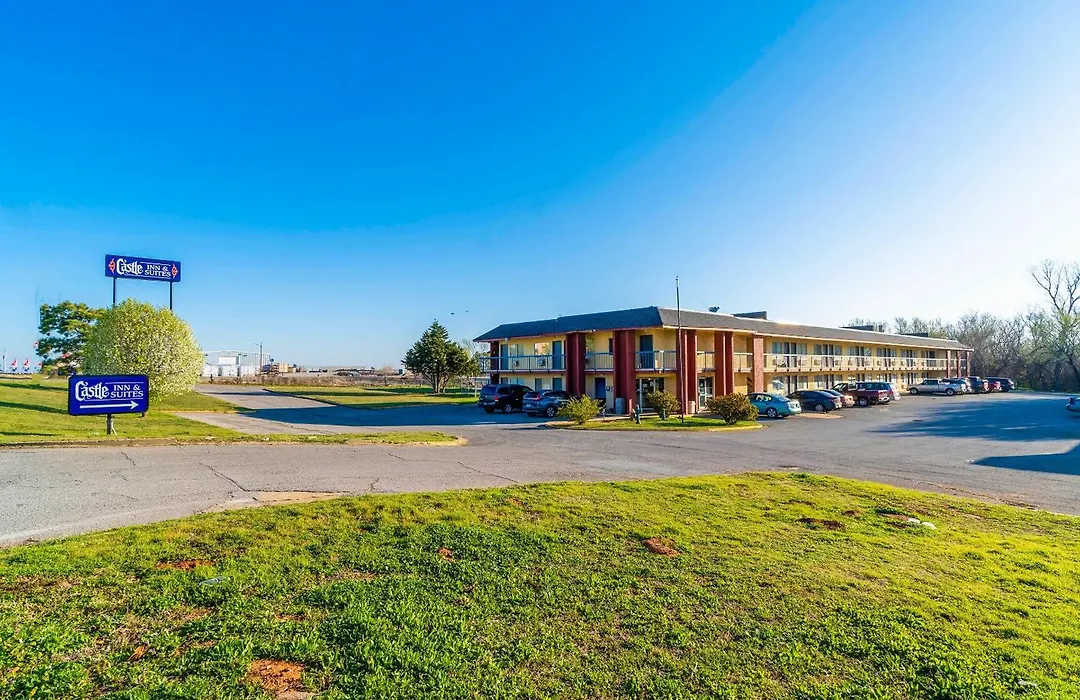 Castle Inn & Suites By Oyo Chickasha-1