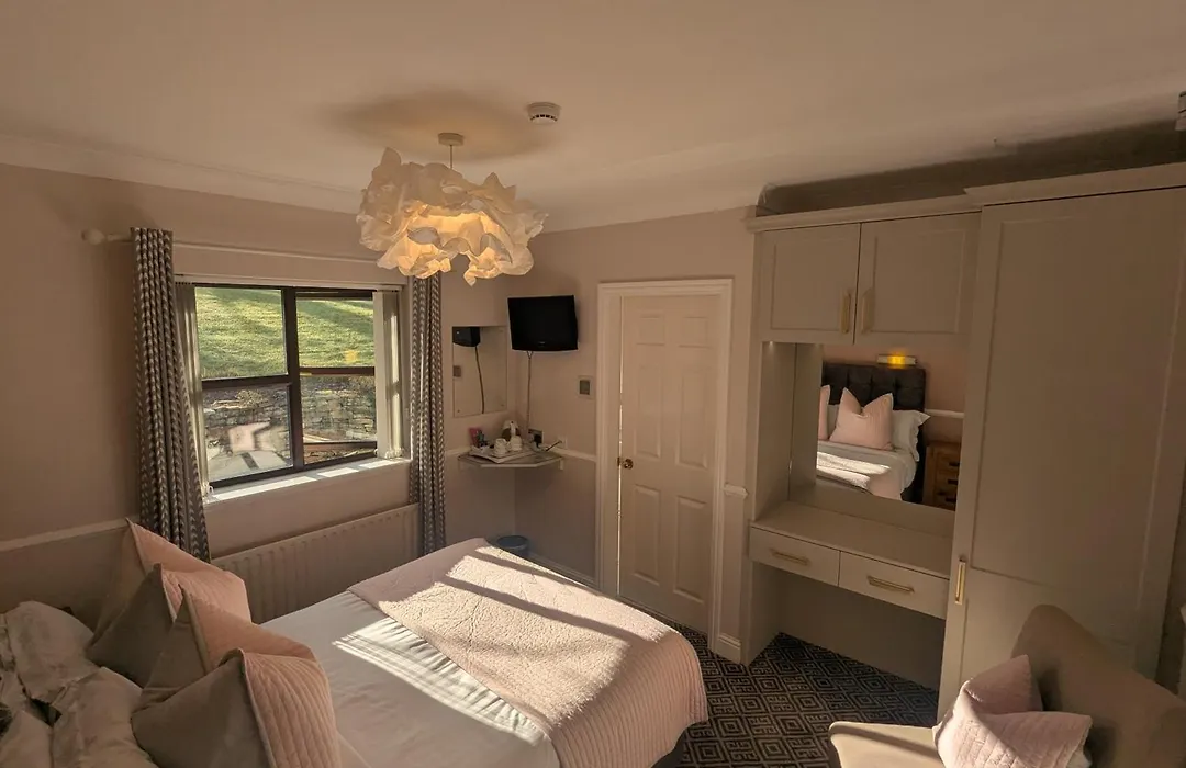 Willowbank House And Lodges-1