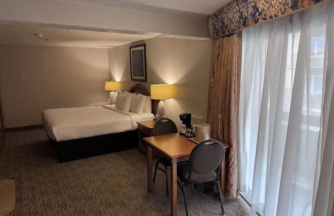 Promenade Inn & Suites Oceanfront-1