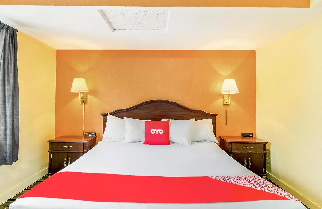 Oyo Hotel Downtown Peoria I-74-1
