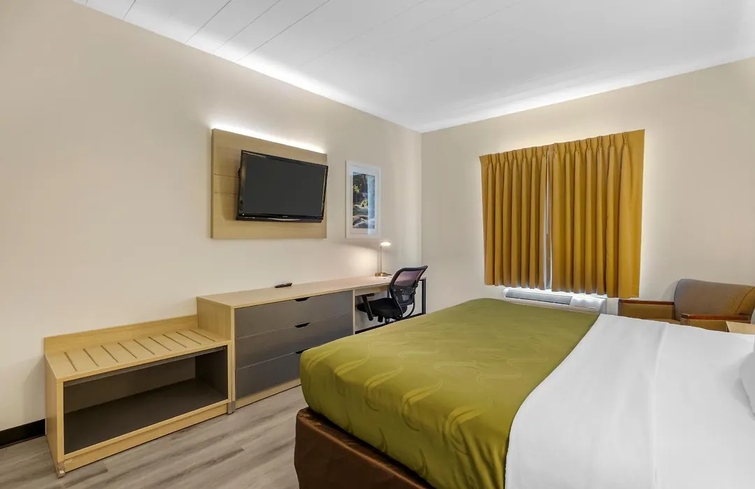 Quality Inn & Suites Monterey I-40-1