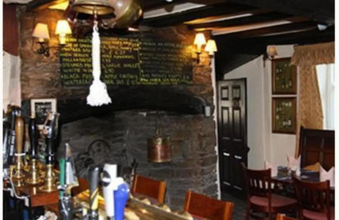 Oyo Rose & Crown Hotel-1