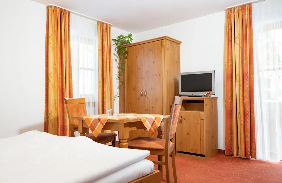 Gäste- und Apartmenthaus Wiesholler-1