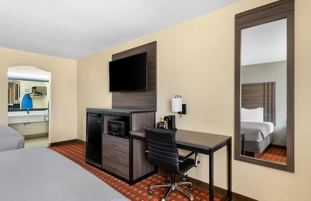 Quality Inn Marshall-1