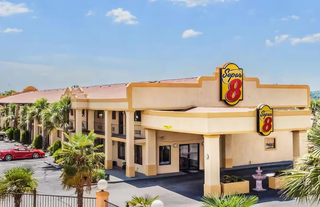 Super 8 By Wyndham Stockbridge-1