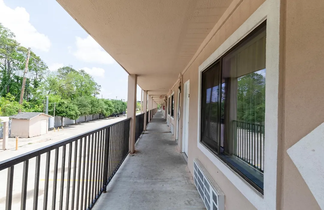 Travel Inn & Suites-1
