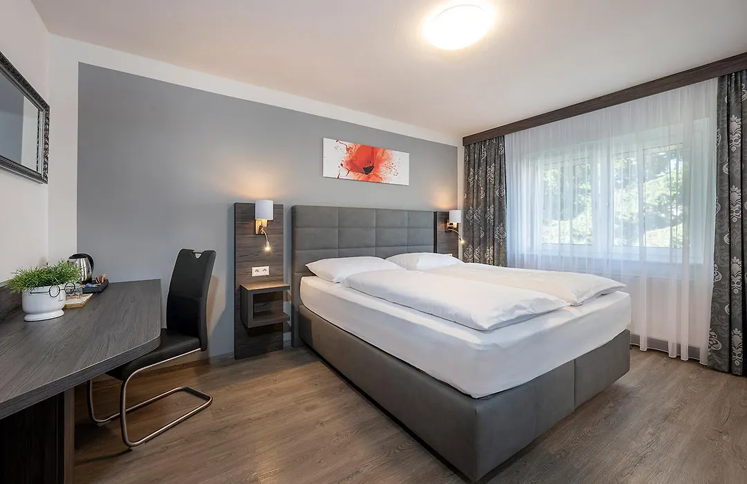 Hotel Ganslhof - Adults Only-1