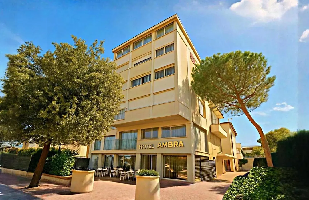 Hotel Ambra - Fronte Mare - Vicinissimi Al Centro-1