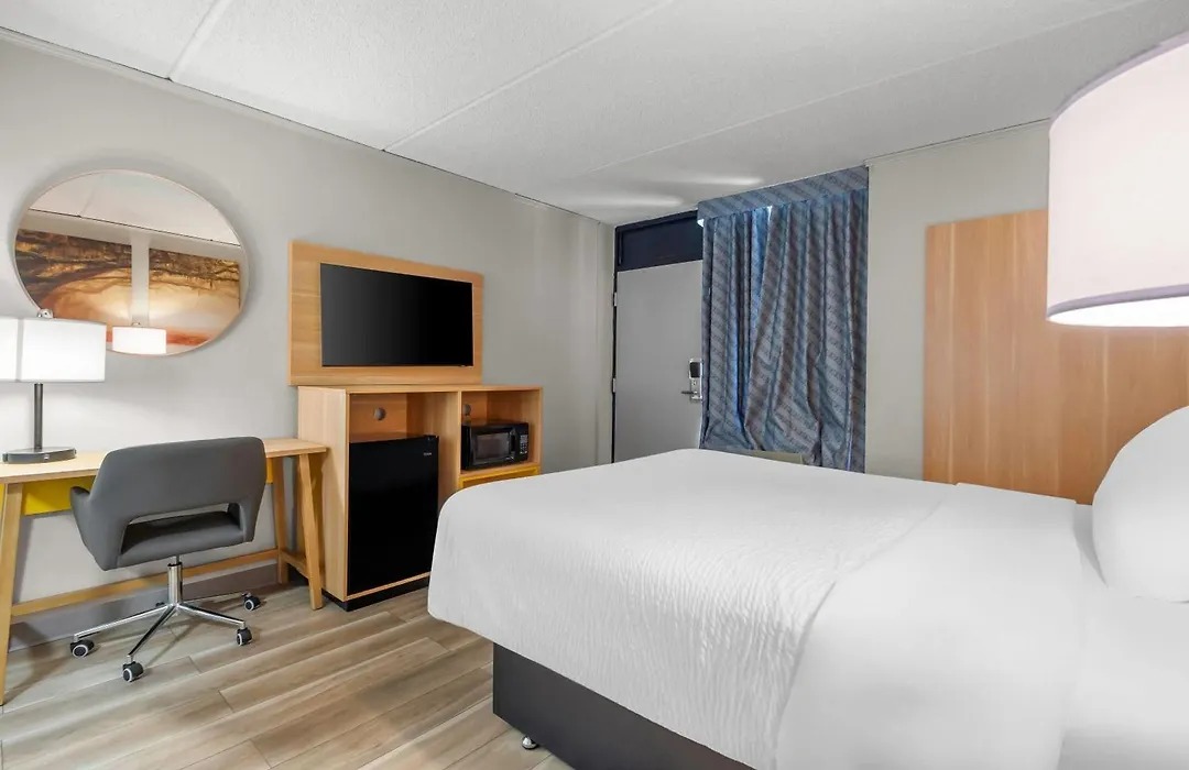 Days Inn By Wyndham Statesboro-1