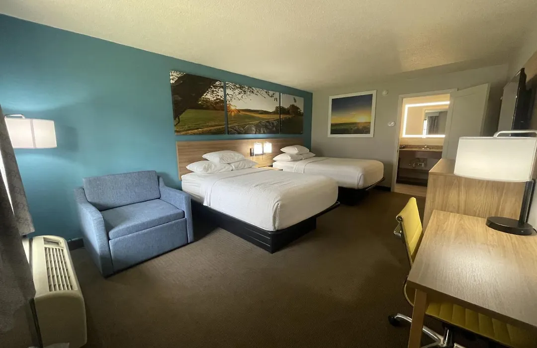 Days Inn & Suites By Wyndham York-1