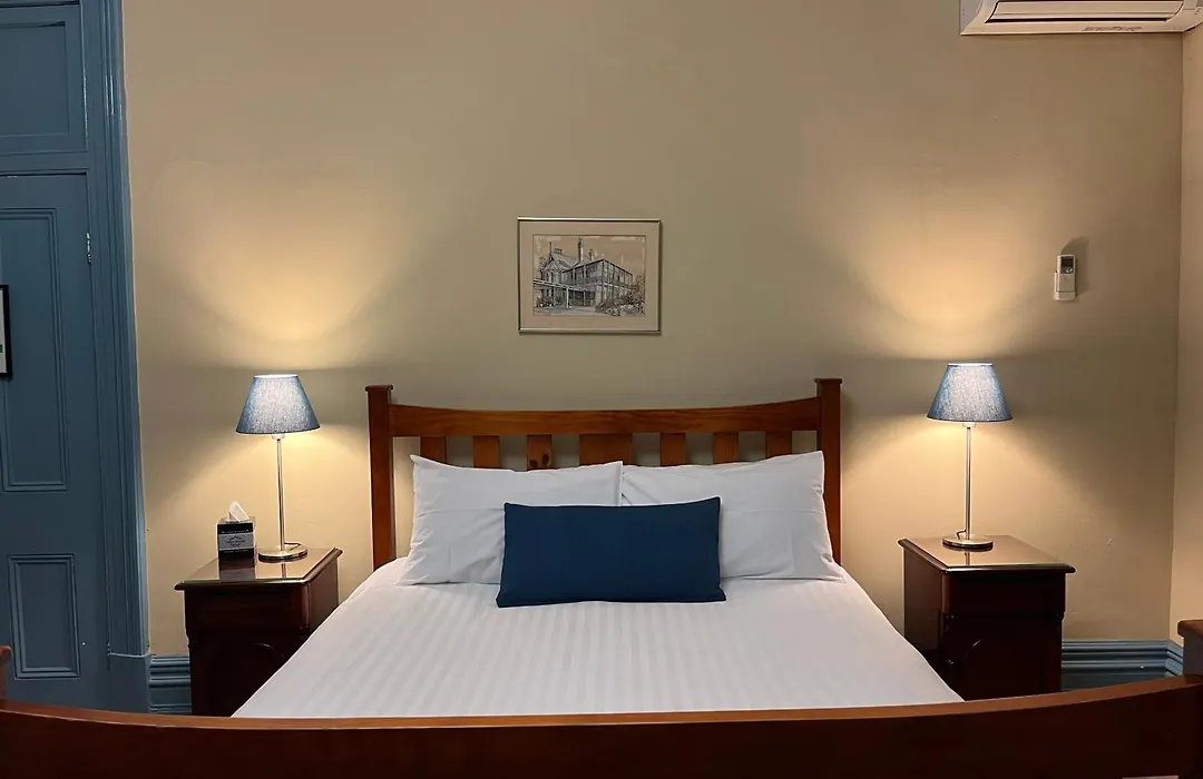 Airlie House Motor Inn-1