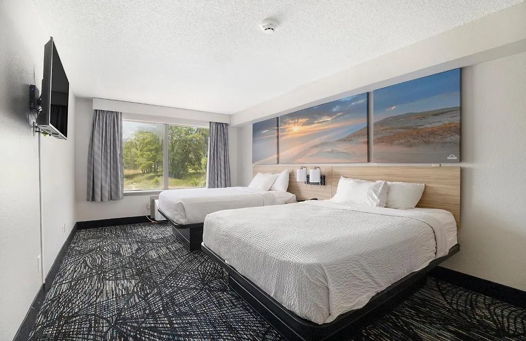 Days Inn & Suites By Wyndham Norton Shores Muskegon-1