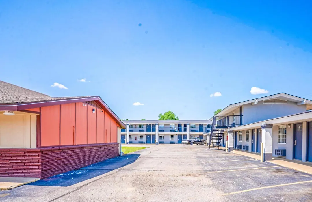 Deluxe Inn & Suites By Oyo Miami Ok-1