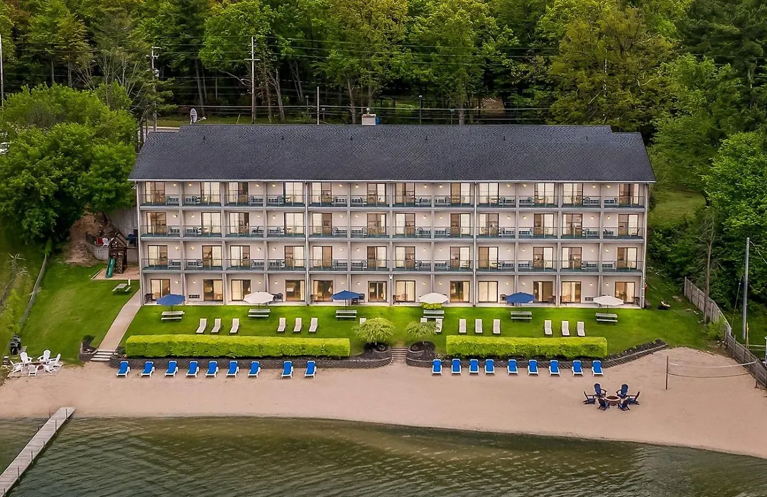 Beachfront Hotel Houghton Lake-1