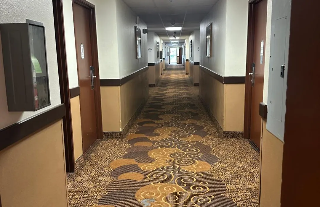 Bridgeway Inn & Suites - Portland Airport-1