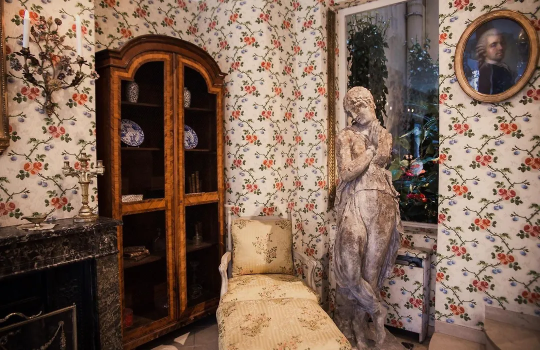 Hotel Caron De Beaumarchais-1